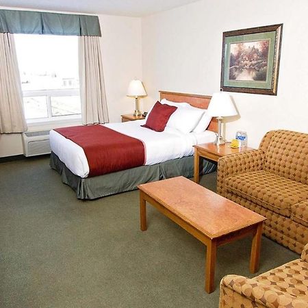 Service Plus Inns & Suites Drayton Valley Room photo
